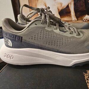 The North Face Mens Altamesa 300 Trail Running Shoes Clay Gray Size 10 US NEW